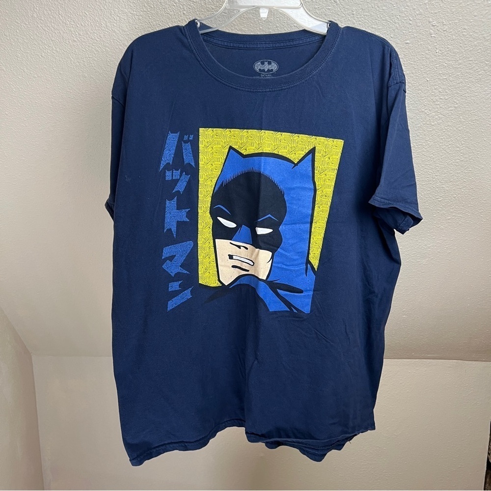 BATMAN NAVY GRAPHIC TEE. 100% Cotton. Size XL